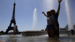 Arde París con temperatura de hasta 39°C