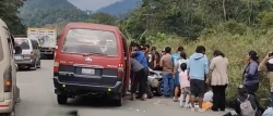 Dos vehículos impactan de frente en la ruta nueva Cochabamba – Santa Cruz y dejan al menos tres heridos