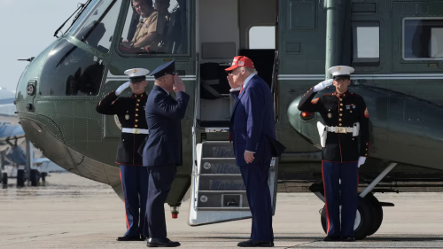 Donald Trump, la llamada secreta desde el Marine One y los bombarderos B-2