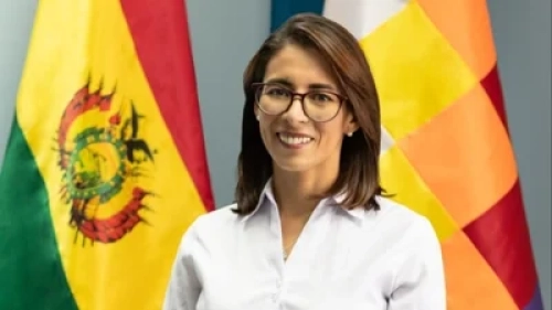 Jessica Saravia es posesionada como ministra de Justicia tras salida de César Siles