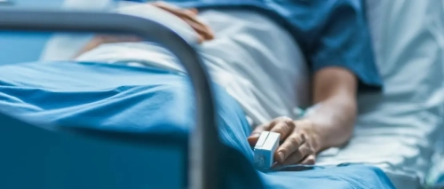 Una joven de 18 años se desvanece y muere tras consumir alcohol con sus compañeros