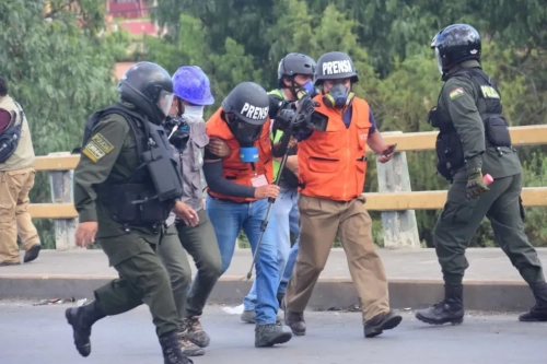 Asociaciones de periodistas condenan el hostigamiento a la prensa durante movilizaciones a favor de Evo