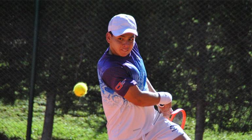 Tenis: Santiago Lora celebra por doble partida y se corona campeón en dobles