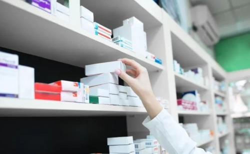 Médico alerta que los precios de fármacos se han duplicado, el sector está en emergencia