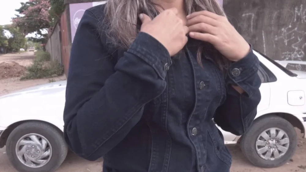 “Me apuntaron al pecho y me golpearon”: una joven relata violento asalto en la doble vía a La Guardia