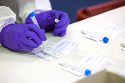 La OMS advirtió por el aumento de casos de una nueva variante de COVID-19