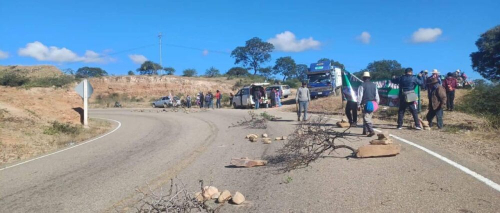 Evistas bloquean la ruta que une Cochabamba con Sucre e insisten con la habilitación de Morales a las elecciones